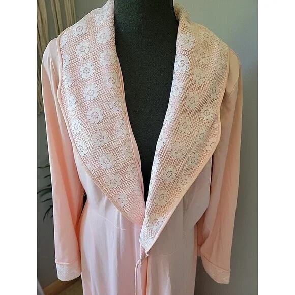 Vintage JC Penny Nylon Robe Peach Colored Housecoat Size Med - Picture 2 of 9